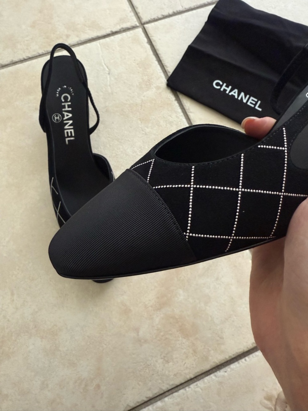CHANEL Black Quilted Slingback Pumps with Contrast Stitching - Picture 4 of 5